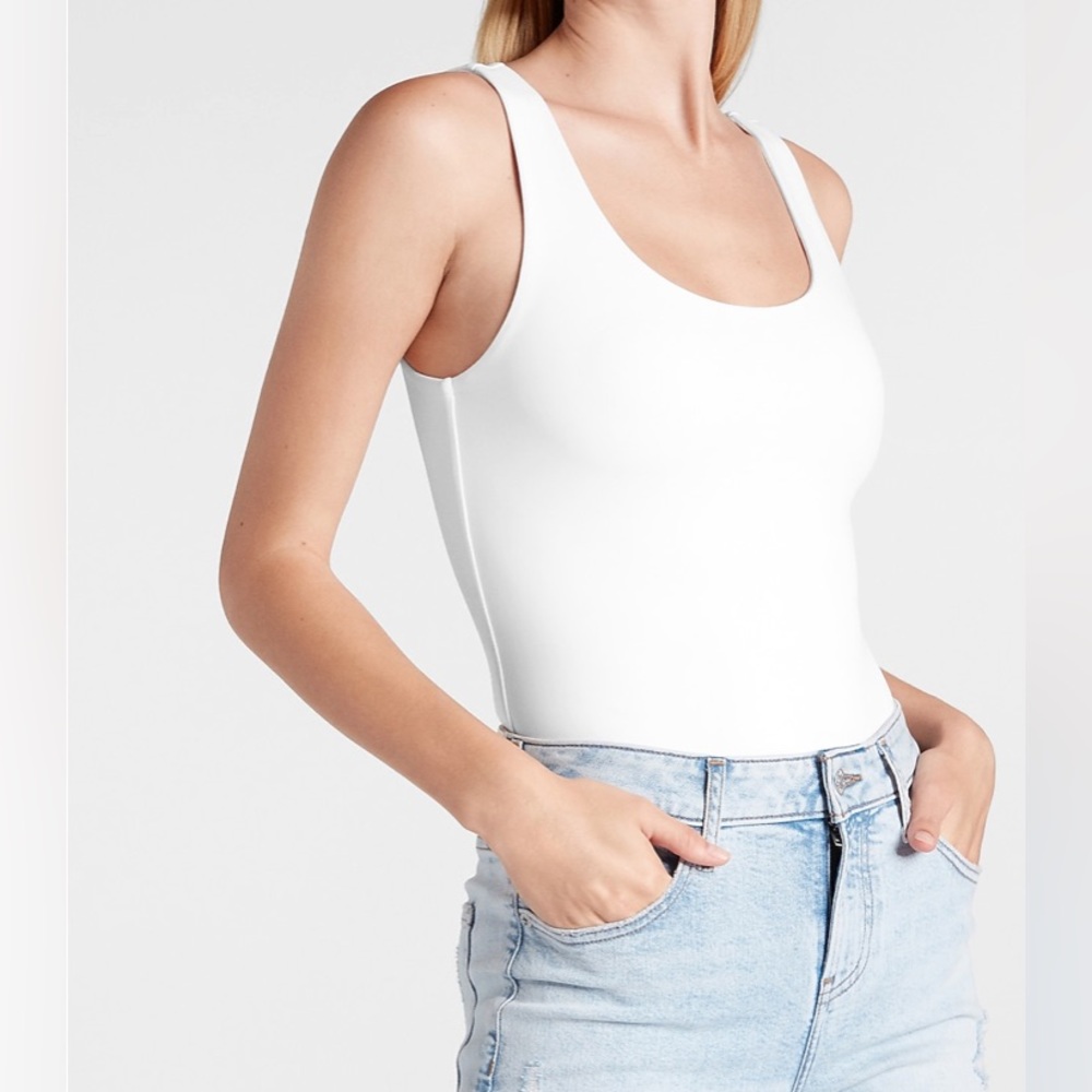 Express NWT Body Contour High Compression Scoop Neck Bodysuit White Large